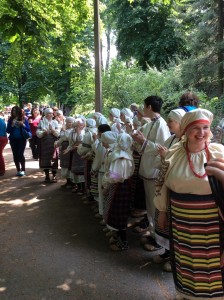 Поем и танцуем